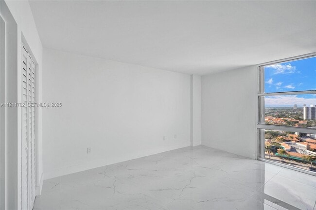 Building Photo - 3625 N Country Club Dr