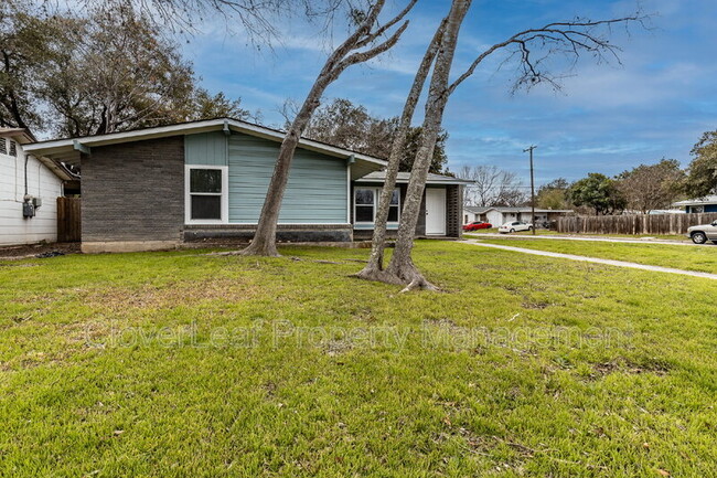 Primary Photo - 1002 Sumner Dr