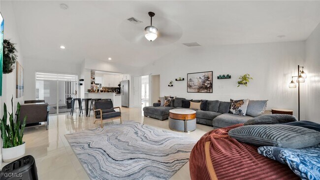 Building Photo - 3730 SE 4th Ave