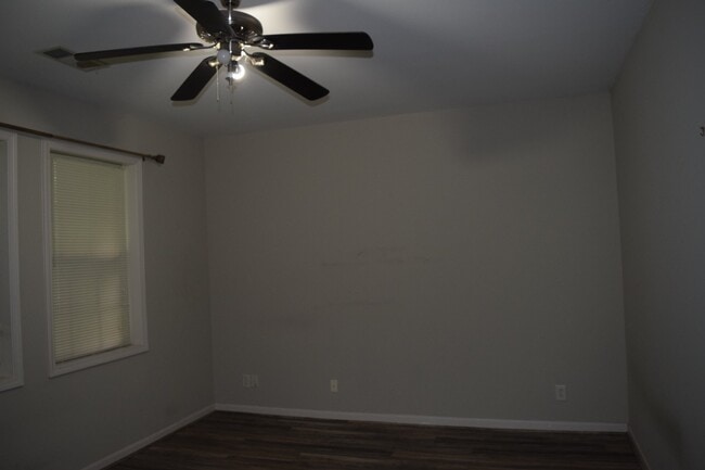 Building Photo - 3355 Deer Valley Dr