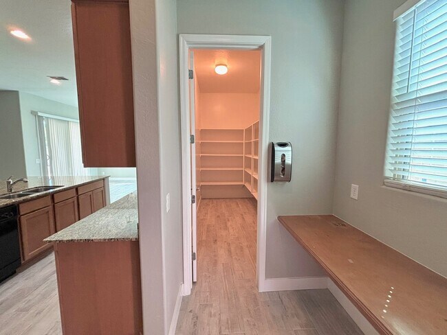 Building Photo - 3497 E Loma Vista St