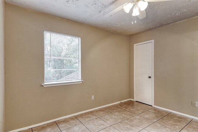 Building Photo - 45 Coralberry Rd