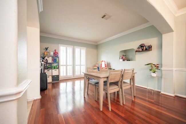 Building Photo - 1823 Blue Water Bay Dr