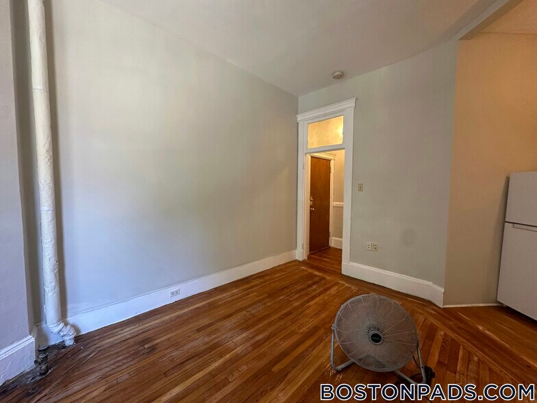 Building Photo - 38 Hemenway St