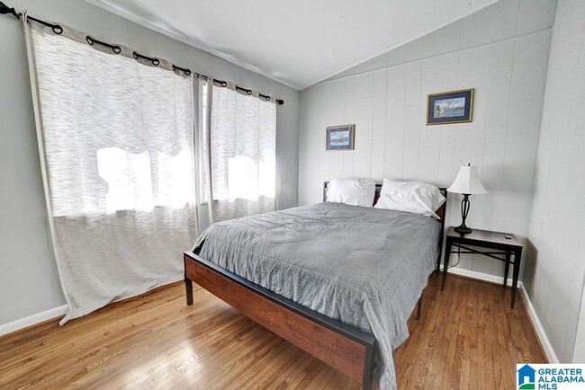 Building Photo - 204 Woodside Dr