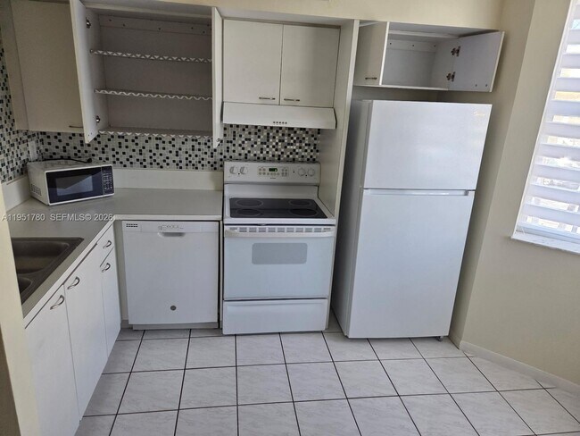 Building Photo - 8620 NW 3rd Ln