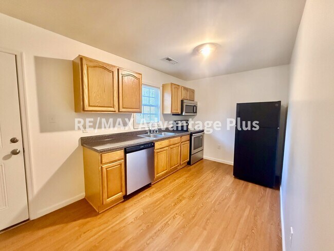 Building Photo - 408 Winston St