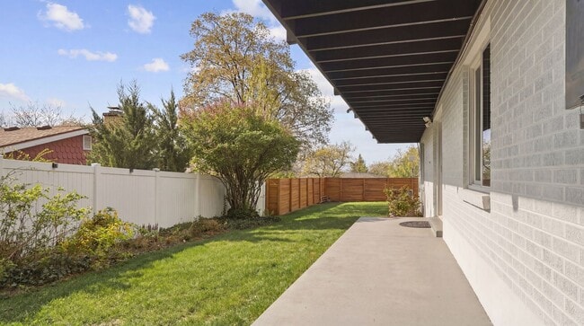 Building Photo - Wasatch Blvd Gem!! Hot Tub, Sauna, & Trails in Top SLC Location