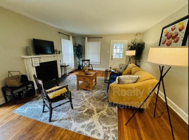 Building Photo - 1227 Brookwood Dr