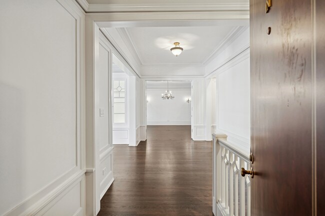 Building Photo - 2305 N Commonwealth Ave