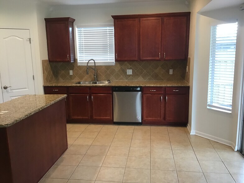 Building Photo - 12646 Evington Point Dr