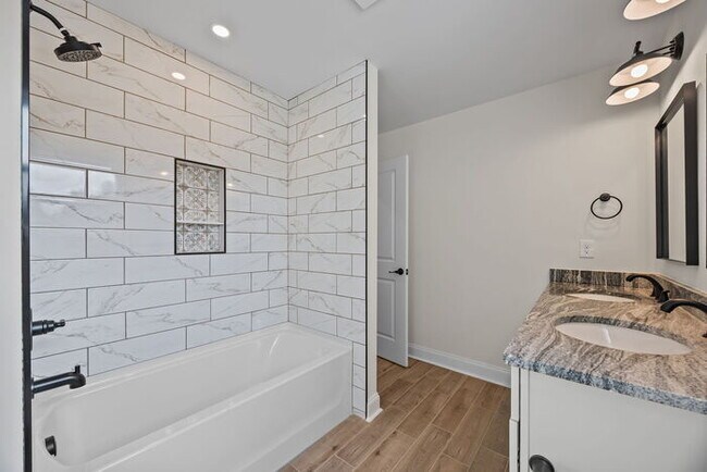 Building Photo - 387 Lake Farm Dr