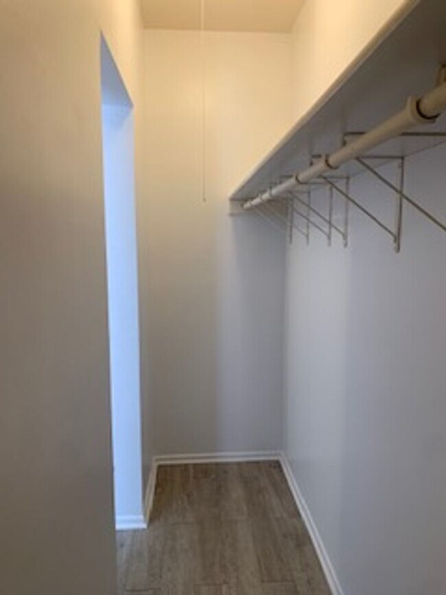 Building Photo - Rogers Park Three Bedroom/Two Bath New Renovation