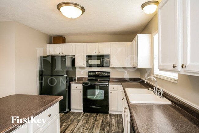 Building Photo - 445 Winterwood Dr