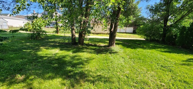 Building Photo - 814 13th Ave S