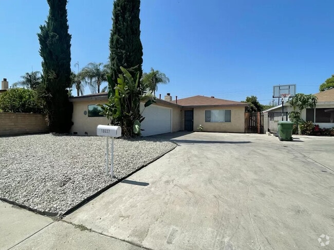 Building Photo - 7313 Reseda Blvd
