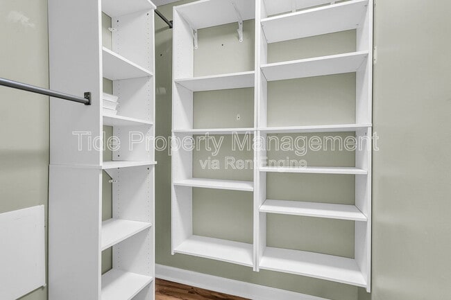 Building Photo - 206 Pine Shadow Dr