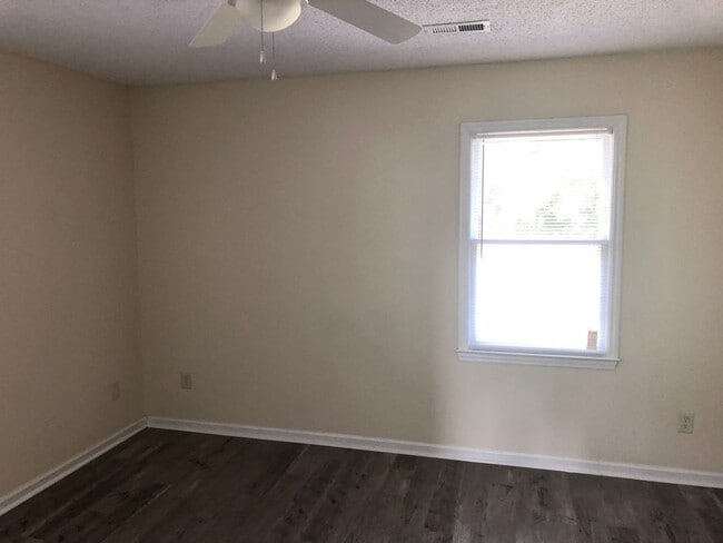 Building Photo - 363 Lullwater Dr