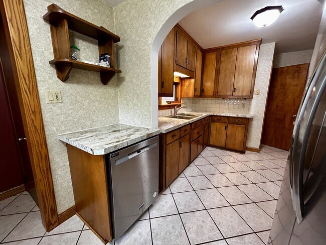 Building Photo - 1023 Sackett Ave