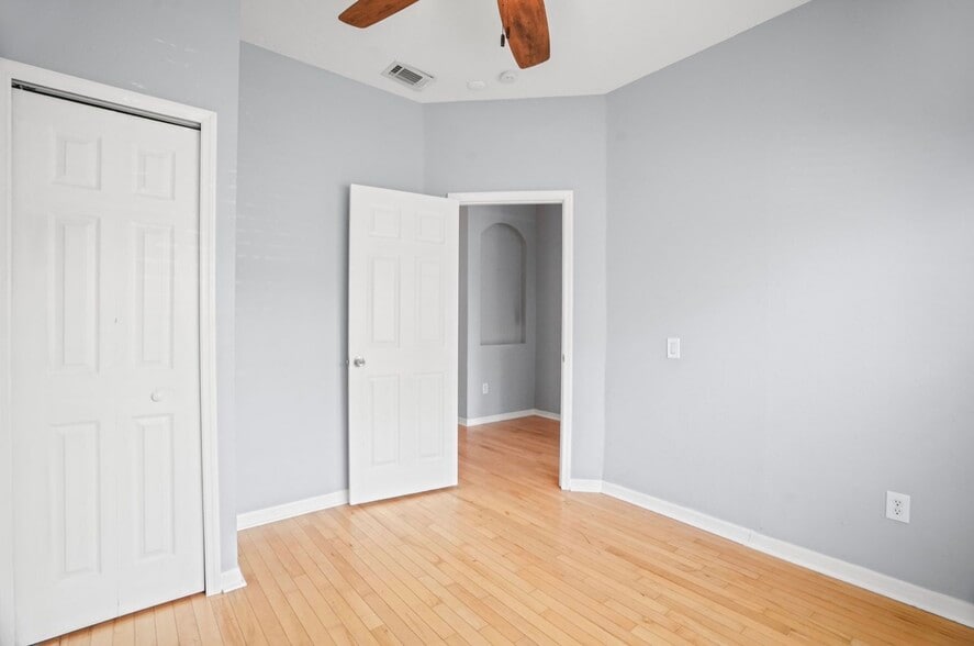 Building Photo - 13137 Kings Crossing Dr