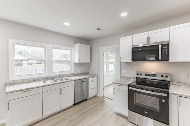 Building Photo - Decatur Property