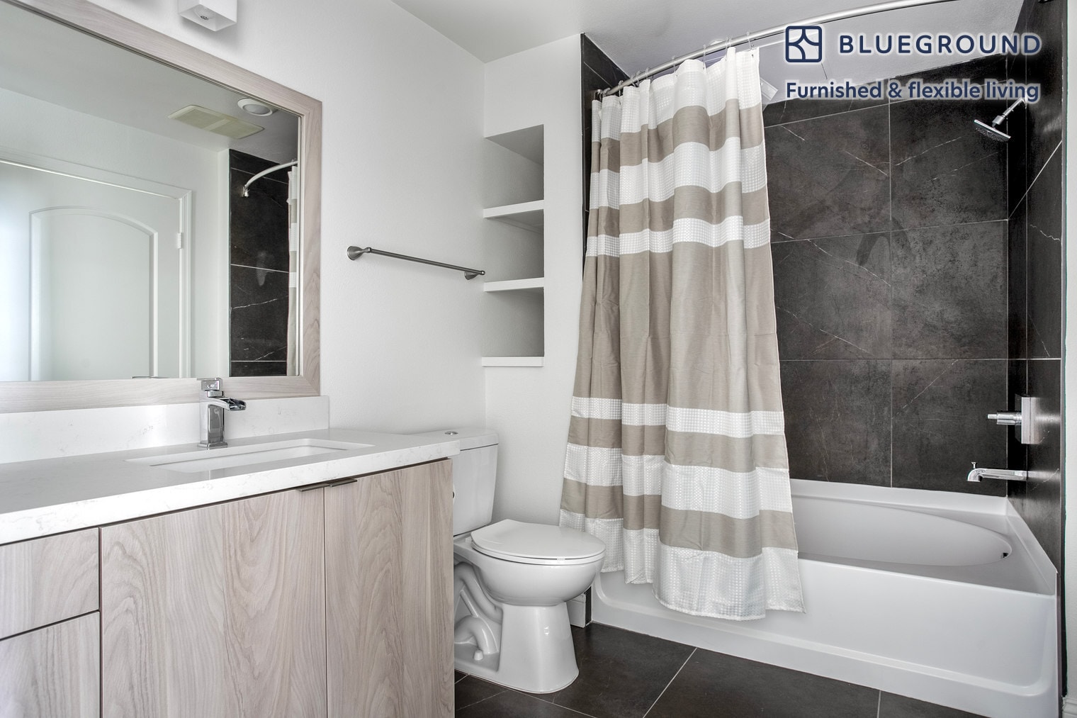 Building Photo - 5710 Crescent Prk E