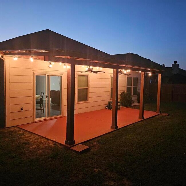 Building Photo - 322 Ambrose Avenue