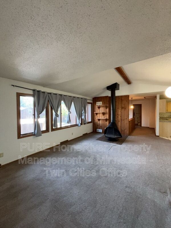 Building Photo - 1514 N Timber Ridge