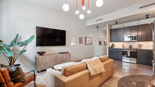 Building Photo - 310 N Rampart St