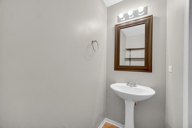 Building Photo - 5005 Corning Ct