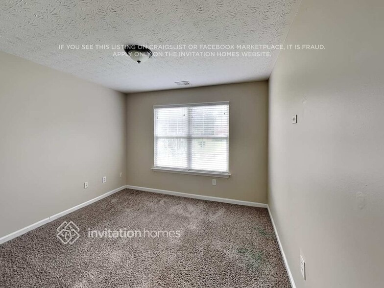 Building Photo - 320 Birchmere Close SW