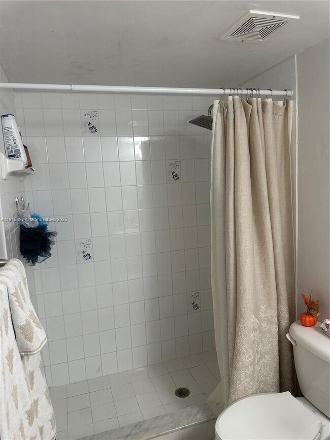 Building Photo - 10511 SW 108th Ave