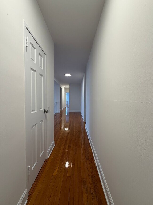 Building Photo - Beautiful 3 bed 3 bath Apartment designed by Lead Architect Steward Wagner and Alfred Fellheimer ...