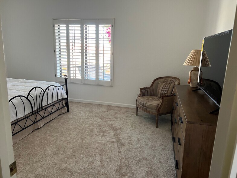 Building Photo - 6137 N 28th Pl