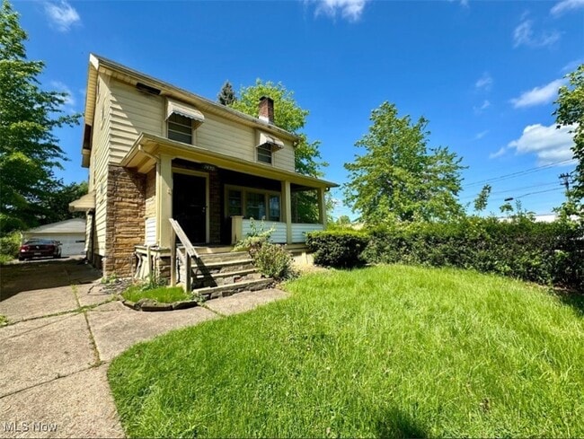 Primary Photo - 1450 E 196th St