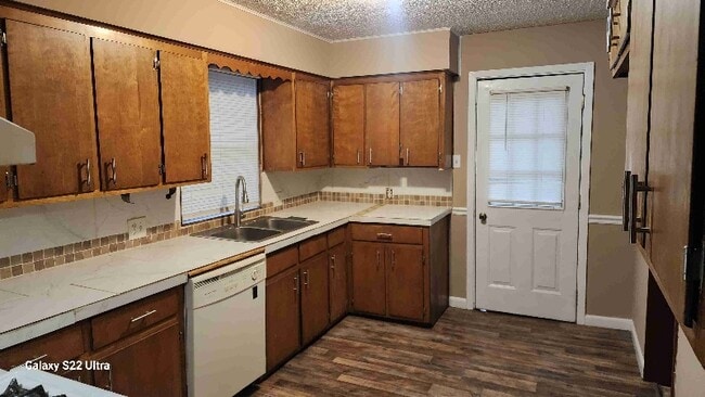 Building Photo - 206 W 26th Ave
