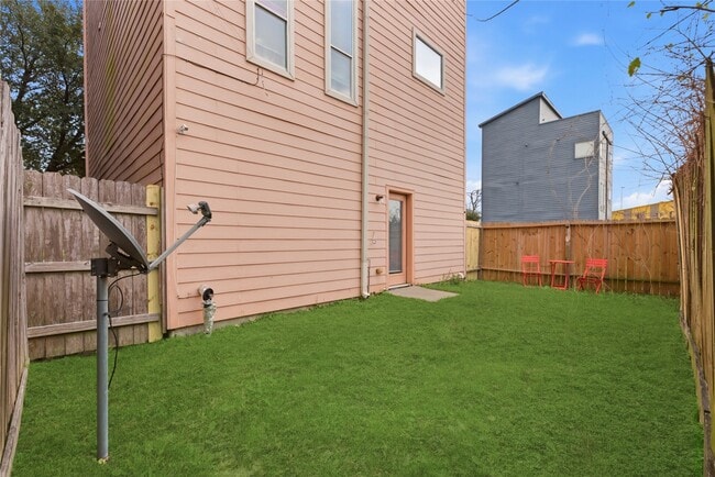 Building Photo - 408 Eichwurzel Ln