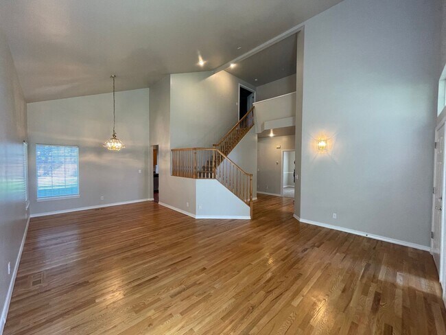 Building Photo - Beautiful 5bd 3ba home on corner lot, Edgeview Estates Sub in Boise
