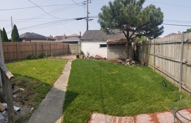 Building Photo - 5200 S Monitor Ave