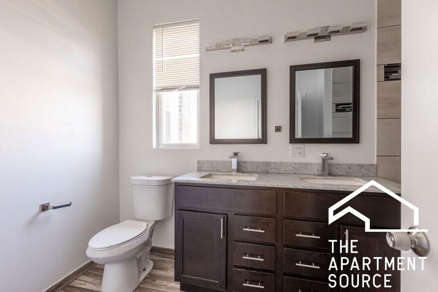 Building Photo - 4736 W Armitage Ave