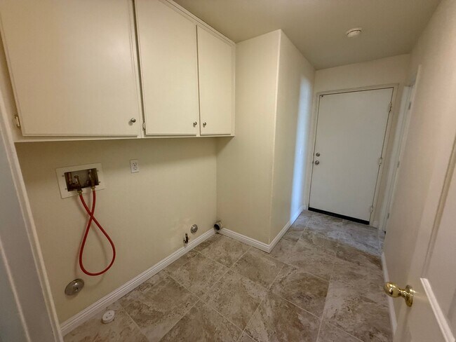 Building Photo - Beautiful Home In Apple Valley Vineyards-4...