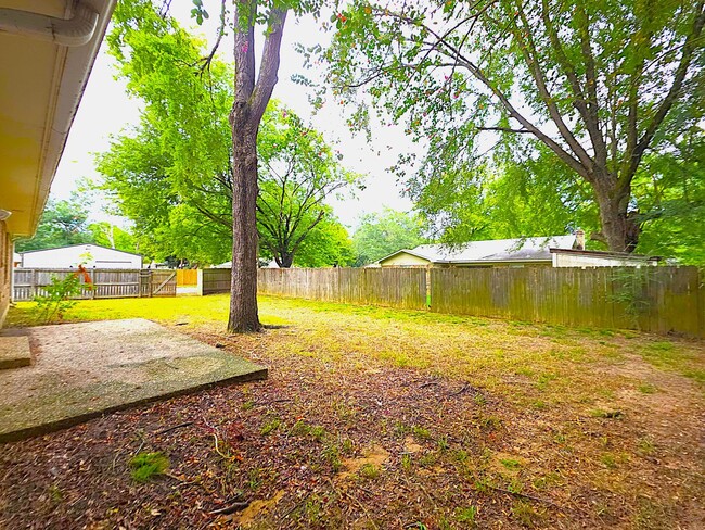 Building Photo - 308 Lakeview St