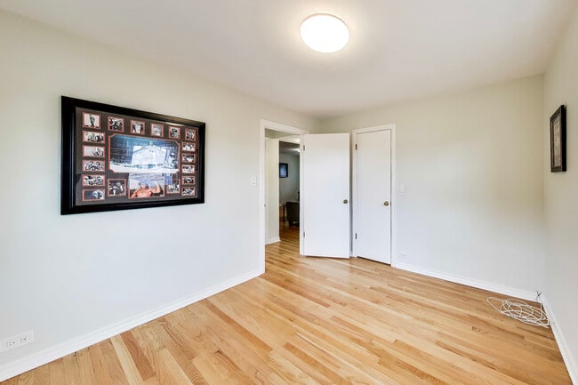 Building Photo - 6407 N Normandy Ave