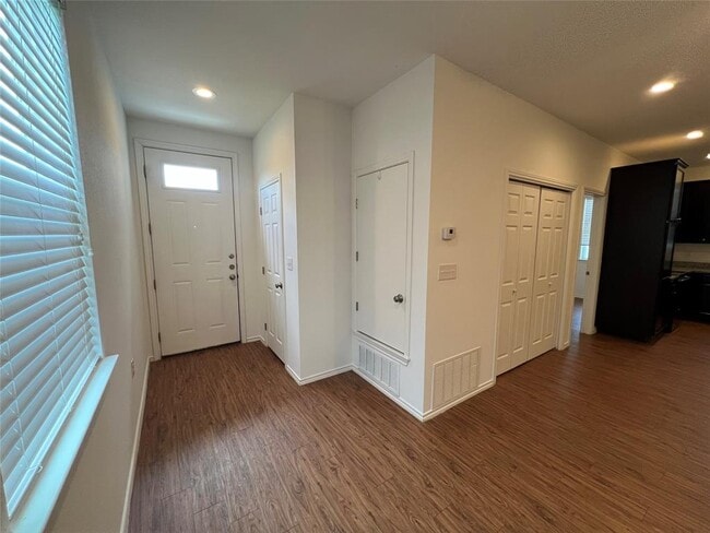Building Photo - 805 Hallie Cove