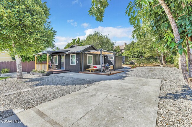 Building Photo - 2855 Los Feliz Dr