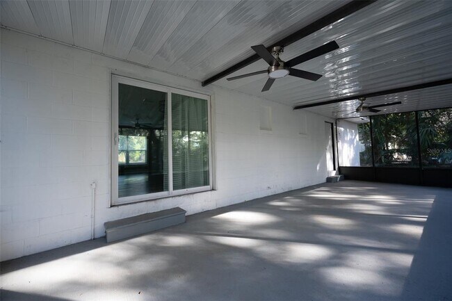 Building Photo - 3806 SW 18th St