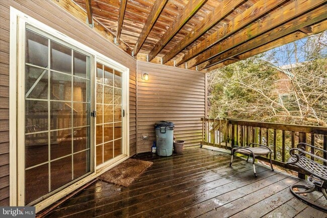 Building Photo - 6976 Meadowpoint Terrace