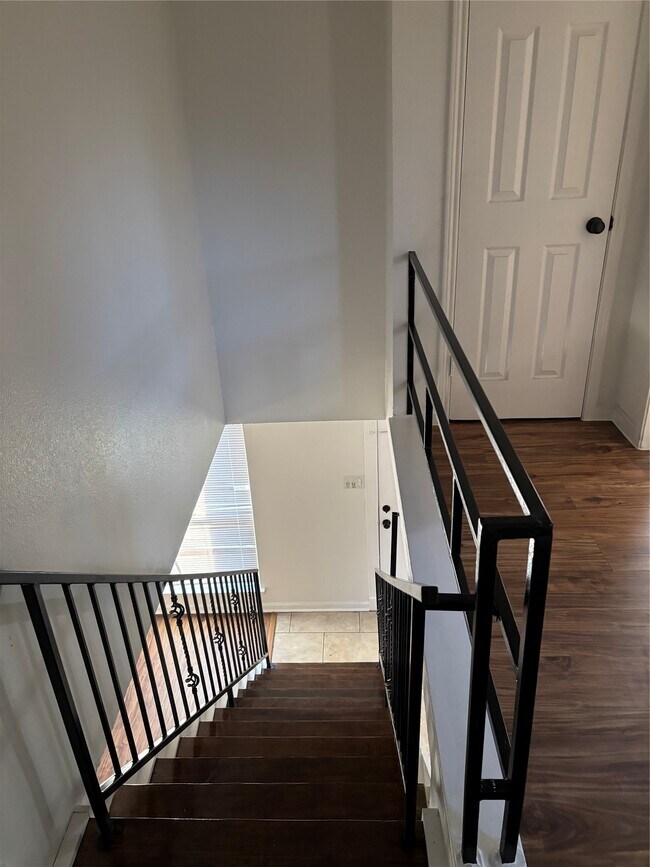 Building Photo - 4322 Woodmont Dr