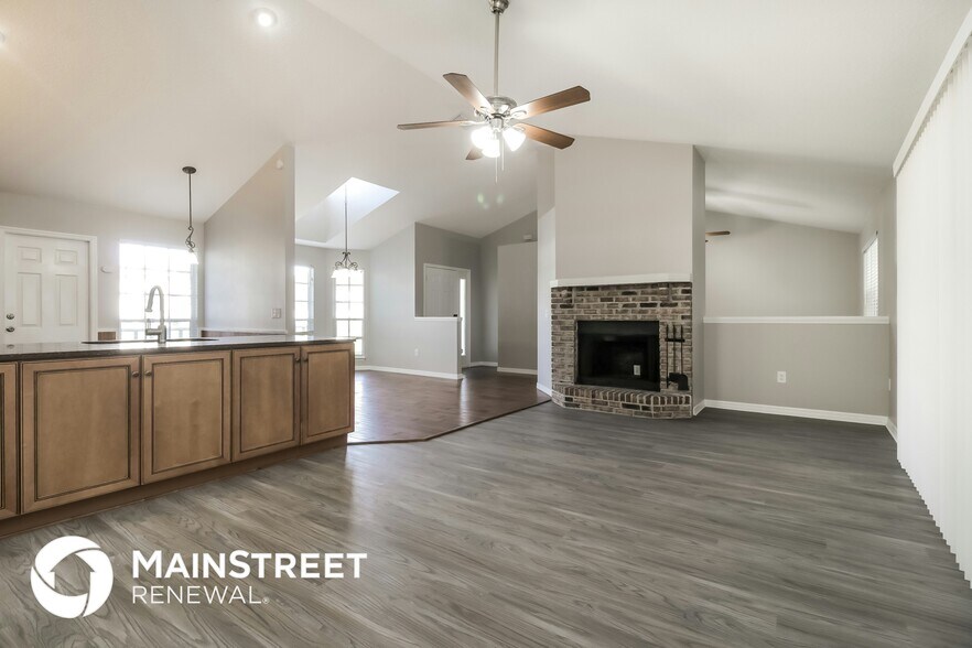 Building Photo - 1048 Spring Loop Way