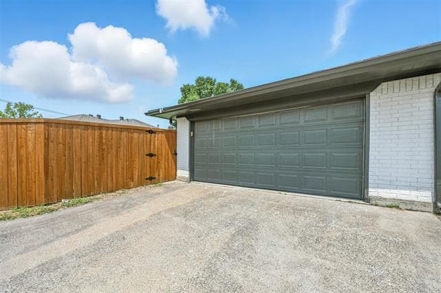 Building Photo - 2834 Townbluff Dr